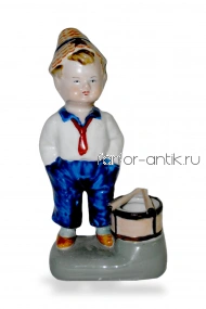 Пионер с барабаном - Городницкий фарфоровый завод