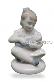 Девочка с куклой - Ленинградский фарфоровый завод