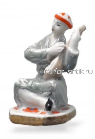 Узбек с домброй