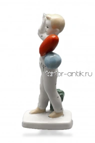 Мальчик с шарами