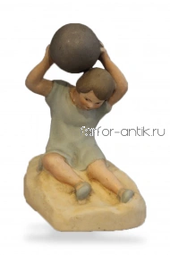 Девочка с мячом