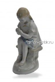 Маленькая вышивальщица 1