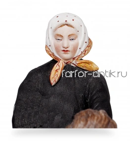 Крестьянка с ребенком, поднимающая пьяного мужа