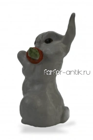 Заяц с морковкой 3