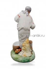 Крестьянка, кормящая ребенка