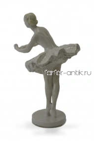 Балерина с цветком